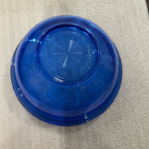Vintage Pyrex Colbalt Blue 323 1.5 liter mixing bowl USA made no chips or cracks - Picture 4 of 5